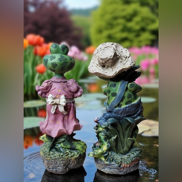 Vintage Spotted Bullfrog Farmer And Wife Garden Frog Statues 7 Inches High - Picture 9 of 12